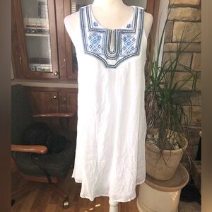 LUXOLOGY SIZE 12 WHITE FULLY LINED SLEEVELESS DRESS WITH FLORAL EMBROIDERY EUC